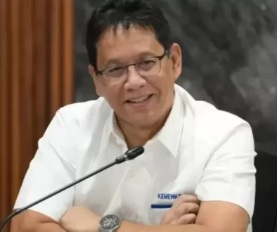 Menkeu Purbaya sebut pelemahan rupiah bukan masalah besar selama ekonomi kuat. Airlangga ungkap faktor global dan musiman jadi penyebab.
