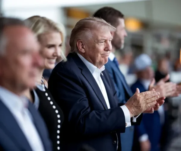 Presiden AS Donald Trump menegaskan mencegah Iran memiliki senjata nuklir lebih penting dibanding kondisi ekonomi warga AS di tengah lonjakan inflasi.