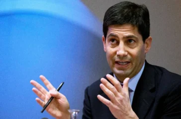 Donald Trump dijadwalkan melantik Kevin Warsh sebagai Ketua The Fed pada 22 Mei 2026. Warsh disebut menjadi pimpinan bank sentral terkaya dalam sejarah AS.