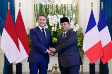 Macron menyambut pembukaan pasar Indonesia untuk produk susu dan daging sapi Prancis serta mendorong percepatan implementasi CEPA Indonesia-Uni Eropa.