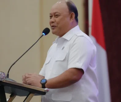 Mensesneg Prasetyo Hadi mengungkap audit internal BGN terkait dugaan jual beli titik dapur MBG. Pergantian pimpinan disebut bagian evaluasi.