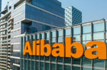 AS berencana memasukkan Alibaba, Baidu, BYD, dan Nio ke daftar perusahaan yang diduga terkait militer China, memicu ketegangan baru.