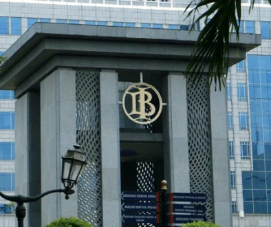 Gubernur BI Perry Warjiyo optimistis rupiah menguat di bawah Rp18.000 per dolar AS pada 2027. Ini 5 faktor pendorongnya.