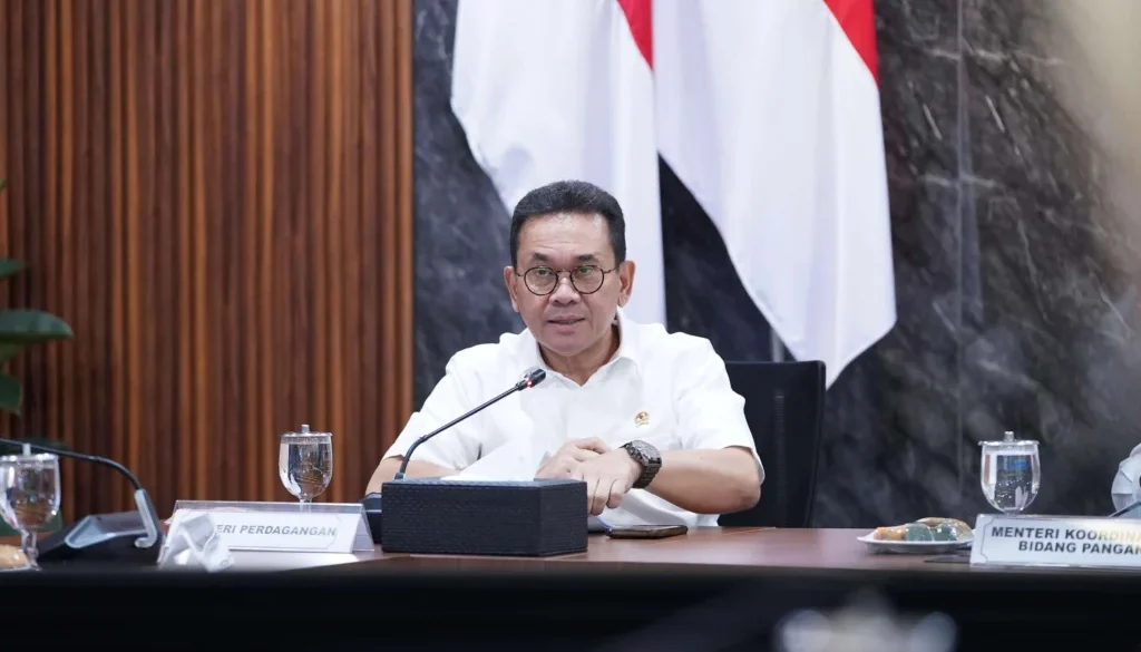 Pemerintah dorong minimarket dan ritel modern menyerap daging ayam demi membantu peternak broiler yang terpukul harga live bird