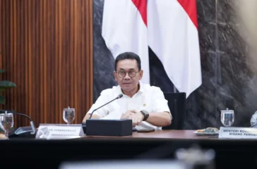 Pemerintah dorong minimarket dan ritel modern menyerap daging ayam demi membantu peternak broiler yang terpukul harga live bird