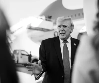 Donald Trump mengisyaratkan kesiapan membuka rincian kesepakatan AS-Iran kepada Kongres. Langkah tersebut memicu tuntutan transparansi dari anggota parlemen lintas partai.