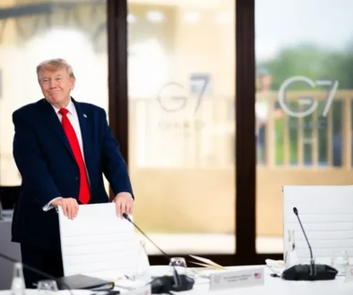 Presiden Donald Trump mengancam mengenakan bea masuk di Selat Hormuz jika pembicaraan dengan Iran gagal mencapai kesepakatan.