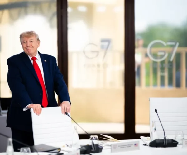 Trump Sebut Dana Iran Hanya untuk Beli Pangan AS, Teheran Membantah
