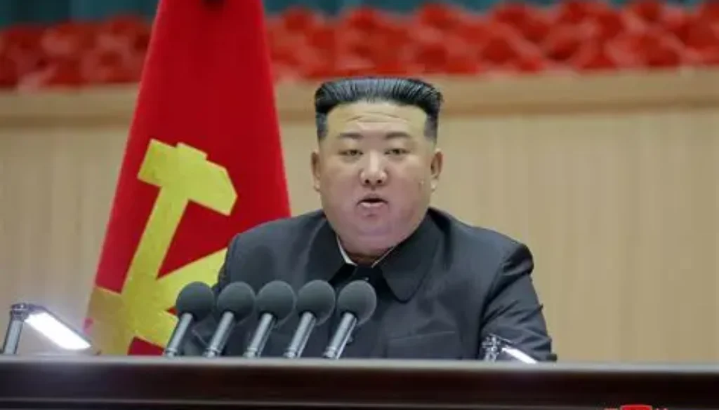 Kim Jong Un meninjau stasiun baru di resor Wonsan Kalma dan mendorong pariwisata Korea Utara setelah janji kerja sama dari Xi Jinping.