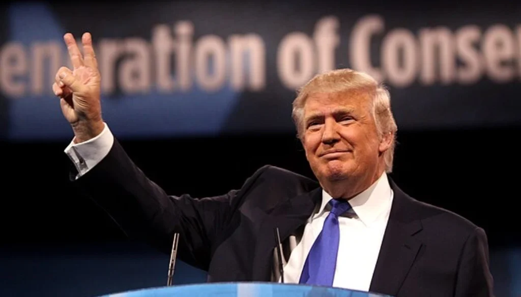 Pengadilan AS membekukan dana kompensasi Rp32 triliun yang dibentuk era Trump karena dikhawatirkan dapat menguntungkan loyalis politiknya.