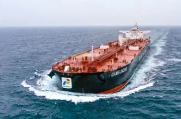 Kapal Gamsunoro PIS berhasil melintasi Selat Hormuz setelah tertahan sejak Maret 2026 akibat konflik AS-Iran, berkat koordinasi Kemlu RI dan KBRI Tehran.