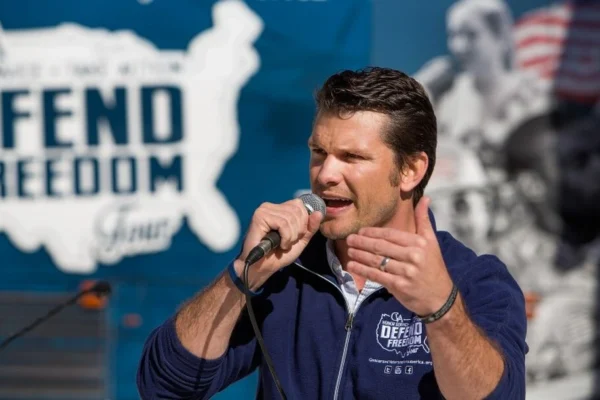 Menteri Pertahanan AS Pete Hegseth membela serangan ke Iran sebagai bagian dari strategi menekan negosiasi gencatan senjata dan mencapai kesepakatan baru.