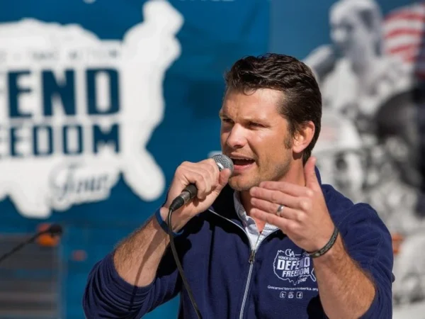 Menteri Pertahanan AS Pete Hegseth membela serangan ke Iran sebagai bagian dari strategi menekan negosiasi gencatan senjata dan mencapai kesepakatan baru.