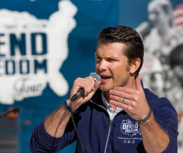 Menteri Pertahanan AS Pete Hegseth membela serangan ke Iran sebagai bagian dari strategi menekan negosiasi gencatan senjata dan mencapai kesepakatan baru.