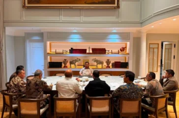Presiden Prabowo memanggil sejumlah menteri ke Kertanegara untuk membahas peningkatan investasi global ke Indonesia dan kepercayaan investor internasional.