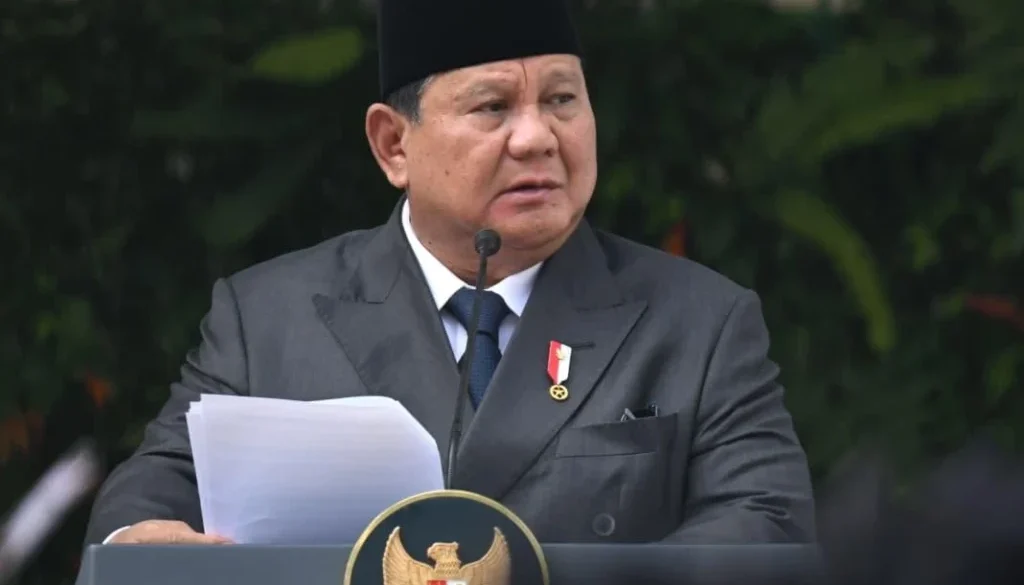 Presiden Prabowo Subianto mempertanyakan Indonesia yang belum mampu memproduksi mobil sendiri setelah 81 tahun merdeka. Simak pesan lengkapnya kepada akademisi.