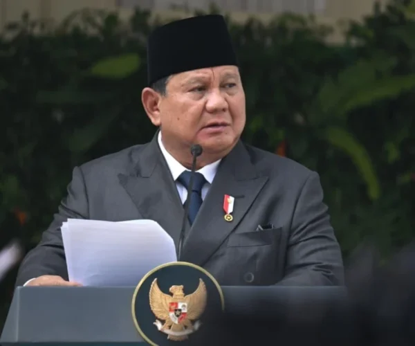 Prabowo mengungkap Indonesia rugi Rp15.000 triliun akibat praktik under invoicing. Kekayaan negara disebut mengalir ke luar negeri selama puluhan tahun.
