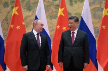 Dokumen rahasia Kremlin mengungkap restu Putin bagi latihan militer Rusia di China. Intelijen Barat menyoroti kerja sama ini, namun Beijing membantah.