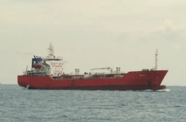 Kapal Tanker Putar Balik Massal di Hormuz, RI Tetap Lewat