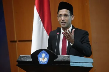 Majelis hakim Tipikor Jakarta menjatuhkan vonis 10 tahun penjara kepada Nadiem Makarim dalam kasus korupsi pengadaan Chromebook, dengan kerugian Rp 2,1 triliun.