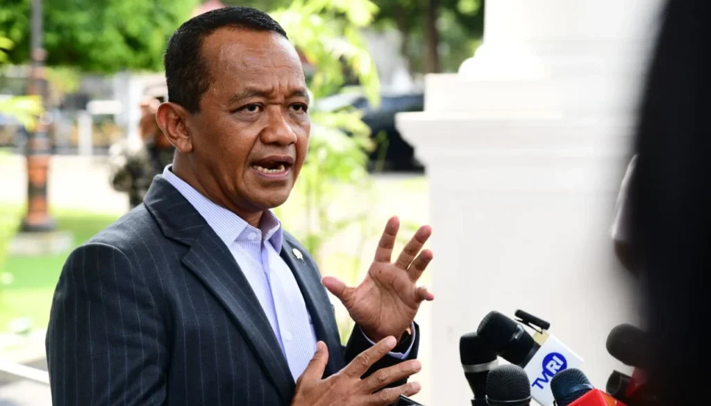 Prabowo Panggil Bahlil, Bahas Listrik Desa dan Hilirisasi
