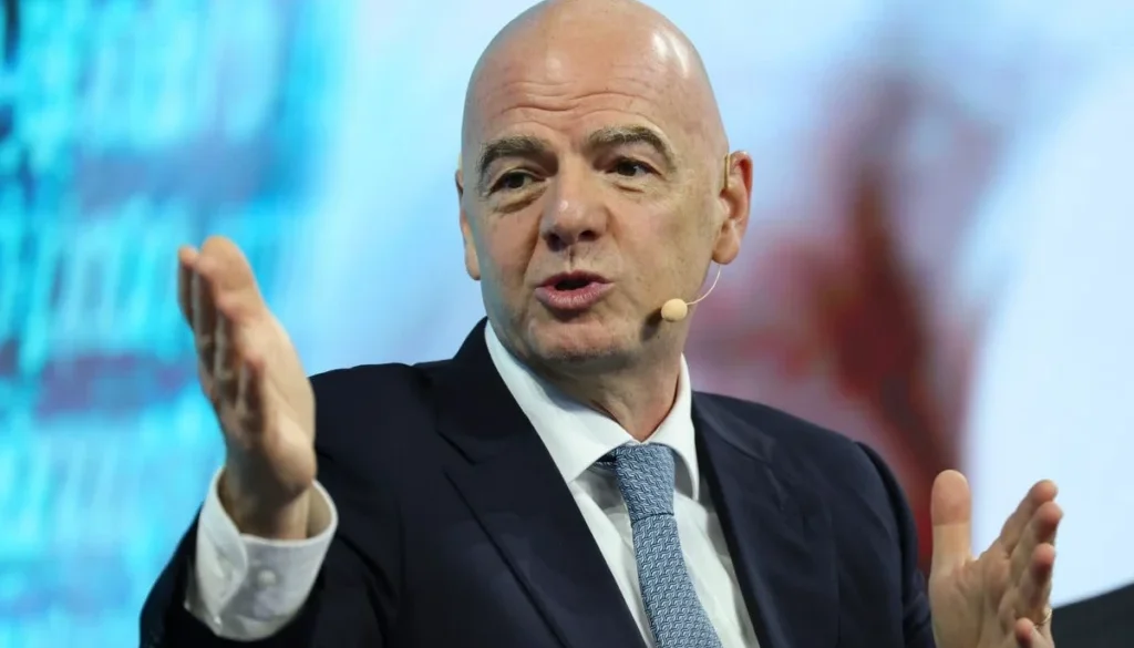 Lima negara anggota FIFA resmi mencabut dukungan terhadap Gianni Infantino jelang pemilihan Presiden FIFA 2027-2031. UEFA juga siapkan langkah hukum.