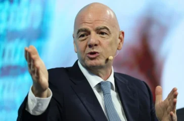 Lima negara anggota FIFA resmi mencabut dukungan terhadap Gianni Infantino jelang pemilihan Presiden FIFA 2027-2031. UEFA juga siapkan langkah hukum.
