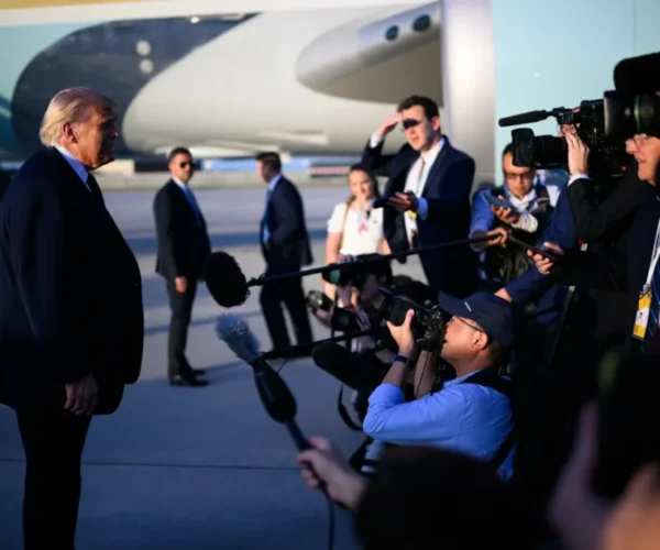 Trump Ungkap Pesawat Rahasianya Lebih Berisiko Diserang