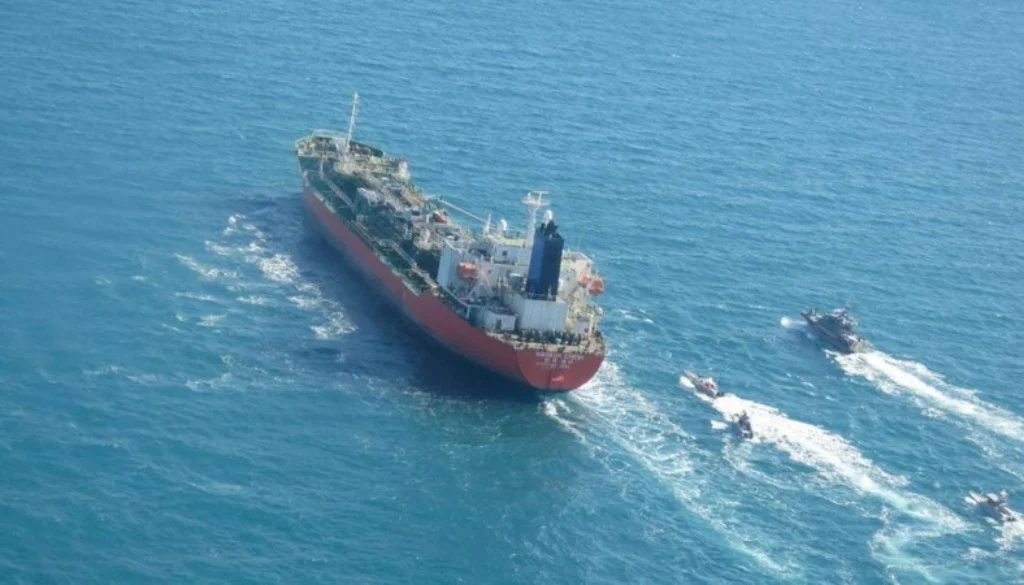 Iran Izinkan Tanker Irak Lewat Selat Hormuz, Ada Apa?