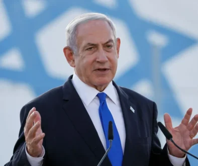 Netanyahu berjanji memperluas permukiman Israel di Tepi Barat dan menyambut imigrasi Yahudi. Negara Arab dan Barat mengecam proyek E1.