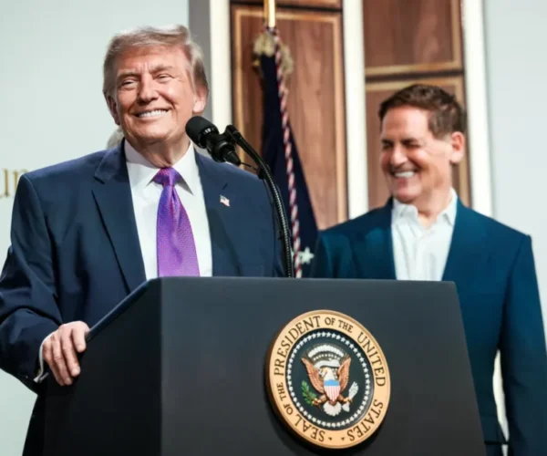 Trump Klaim Kuasai Selat Hormuz, Kapal Dagang Malah Pilih Jalur Iran
