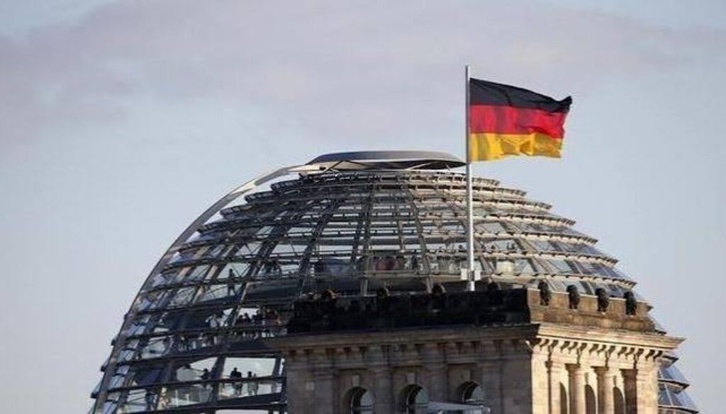 Industri Jerman memasuki fase kritis. Sekitar 15.000 pekerja terkena PHK setiap bulan akibat krisis energi, mahalnya gas, dan turunnya daya saing manufaktur