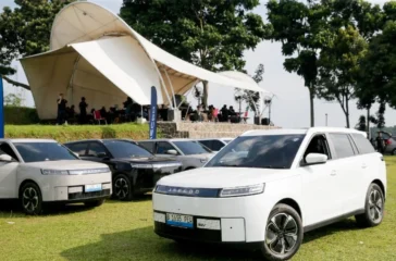 Jaecoo J5 memimpin penjualan mobil listrik Indonesia hingga Agustus 2026 dengan 23.359 unit, menggeser BYD Atto 1 dari posisi teratas.