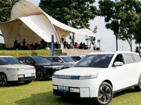 Jaecoo J5 memimpin penjualan mobil listrik Indonesia hingga Agustus 2026 dengan 23.359 unit, menggeser BYD Atto 1 dari posisi teratas.