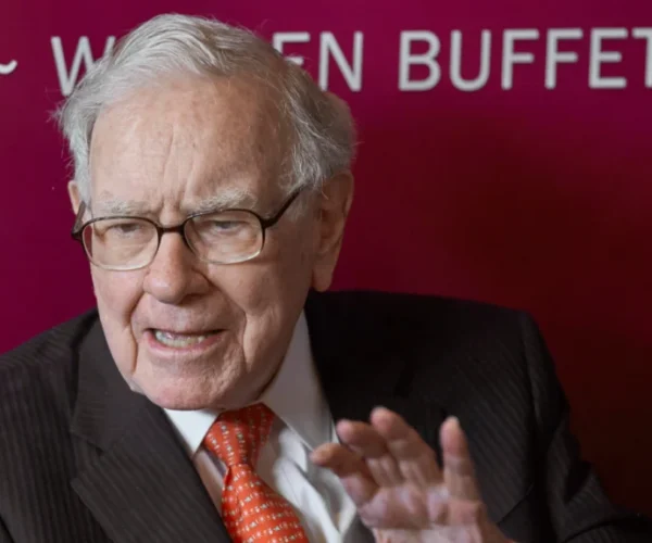 Warren Buffett Peringatkan Dolar AS, Ini 3 Strateginya