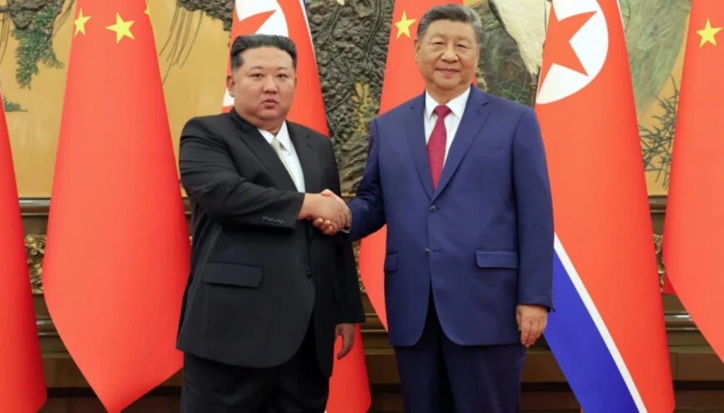 Persaingan militer AS dan China meluas ke luar angkasa. Keduanya mengembangkan satelit pemburu, senjata orbital, hingga teknologi manuver dekat.