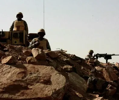 Kelompok Houthi merebut kota pelabuhan Mokha di Laut Merah dan Pulau Zuqar. Mereka kemudian bergerak menuju Selat Bab El Mandeb.