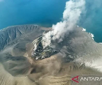 Prabowo Pantau Erupsi Anak Krakatau, Warga Diminta Waspada