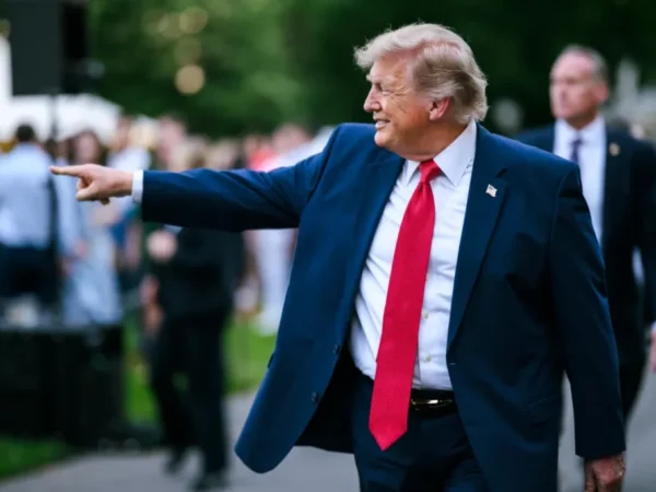 Trump Bisa Kenakan Tarif 100 Persen ke Pembeli Minyak Rusia