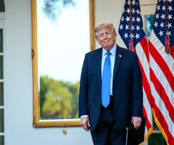 Presiden AS Donald Trump memprediksi perang Iran berakhir setelah pemilu paruh waktu November 2026 karena Teheran dinilai tidak mampu bertahan lebih lama.
