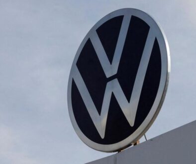 Volkswagen akan PHK 100.000 karyawan hingga 2030 akibat tekanan tarif AS dan persaingan mobil China. Empat pabrik di Jerman juga terancam tutup.