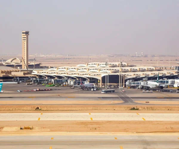 Houthi Serang Bandara Riyadh, Perang Yaman Memanas