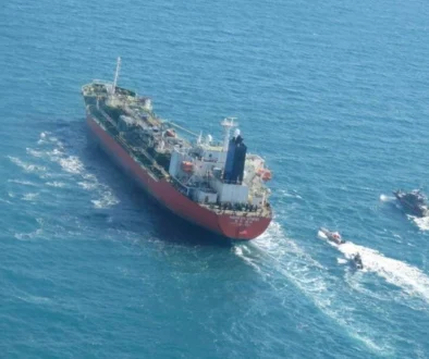 Kapal Berbendera Singapura Tenggelam Usai Tabrak Ranjau di Hormuz